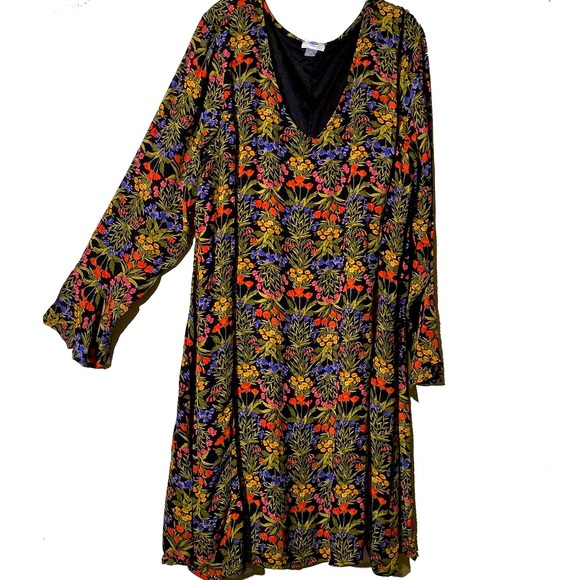 Old Navy Dresses & Skirts - V-Neck Dress / Fully Lined    0522